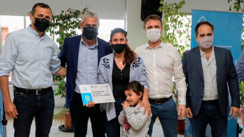 El ministro de Desarrollo Territorial entreg 37 crditos